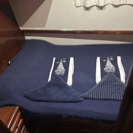 Bateau-hôtel Usta-k